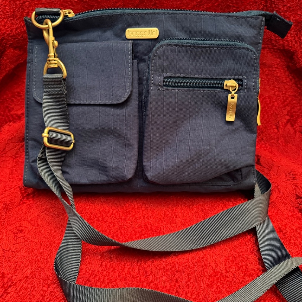 Baggallini Modern Pocket Bright Blue Crossbody Bag